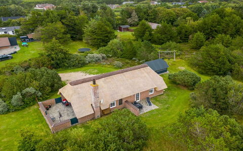 Pasi - 1.2Km from the Sea: Cabaña, Cobertizo, \Choza, Casa De Campo, Pradera, Choza, Granero, Cuarto De Troncos, Edificios Del Jardín