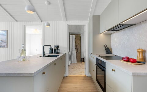 Midja - 800M from the Sea: Piso, Cocina, Madera, Mostrador, Diseño De Interiores, Suelo, Techo, Gabinetes, Aparato De Cocina, Electrodoméstico
