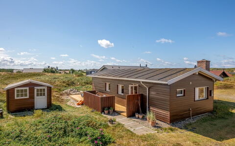 Evelin - from the Sea: Hierba, Techo, Casa, Cabaña, Casa, Área Rural, Arquitectura, El Terreno Del Lote, Llanura, Asentamientos Humanos
