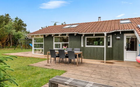 Heggi - 900M from the Sea: Madera, Casa, Casa, Techo, Cabaña, Arquitectura, El Terreno Del Lote, Vía Muerta, Puerta, Porche