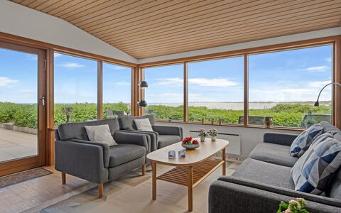 Legolas - 50M from the Sea: Mueble, Diseño De Interiores, Piso, Madera, Sofá, Techo, Suelo, Sala, Habitación, Casa