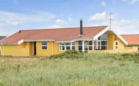 Ritte - 200M from the Sea: Madera, Casa, Porche, Cubierta, Madera Dura, Techo, Manchas De Madera, Suelos De Madera, Eco Hotel