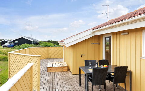 Ritte - 200M from the Sea: Madera, Casa, Porche, Cubierta, Madera Dura, Techo, Manchas De Madera, Suelos De Madera, Eco Hotel