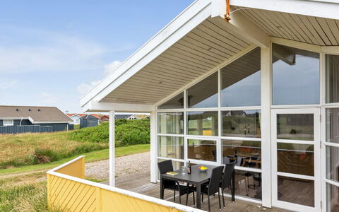 Ritte - 200M from the Sea: Madera, Casa, Porche, Cubierta, Madera Dura, Techo, Manchas De Madera, Suelos De Madera, Eco Hotel