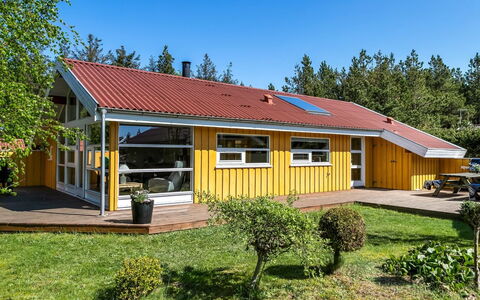 Vetle - 2.8Km from the Sea: Techo, Casa, Casa, Cabaña, Vía Muerta, Inmuebles, Entrada De Coches, Edificios Del Jardín, Yarda, Cobertizo