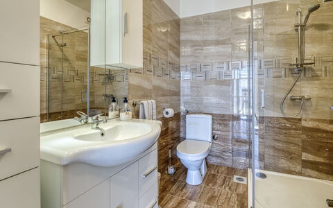 Edita: Baño, Piso, Arreglo De Tubería, Pared, Suelo, Diseño De Interiores, Lavabo, Baño, Lavabo Del Baño, Plomería