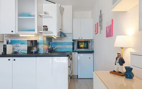 Le Verdon: Aparato De Cocina, Cocina, Electrodoméstico, Mueble, Diseño De Interiores, Mostrador, Gabinetes, Piso, Electrodoméstico, Habitación