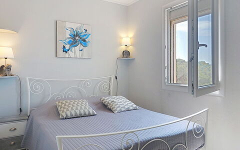 Le Verdon: Mueble, Cama, Habitación, Diseño De Interiores, Lecho, Sábana, Suelo, Piso, Linos, Casa