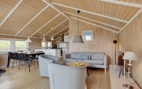 Frimanda - 200M from the Sea: Piso, Pared, Suelo, Diseño De Interiores, Madera, Techo, Suelos De Madera, Encendiendo, Mueble, Suelo Laminado
