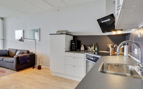 Edelina - 50M from the Sea: Piso, Diseño De Interiores, Mueble, Cocina, Suelo, Madera, Techo, Mostrador, Electrodoméstico, Aparato De Cocina