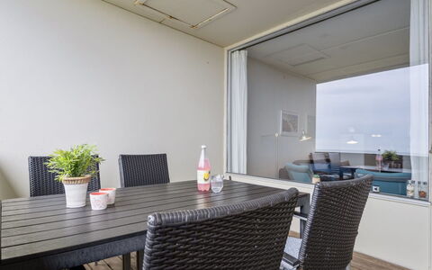 Edelina - 50M from the Sea: Edificio, Casa, Ventana, Casa, Techo, Barrio Residencial, Arbusto, Cabaña, El Terreno Del Lote