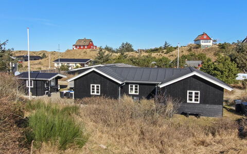 Soleil - 300M from the Sea: Hierba, Casa, Techo, Casa, Cabaña, Arbusto, El Terreno Del Lote, Área Rural, Casa De Campo, Cobertura Del Suelo