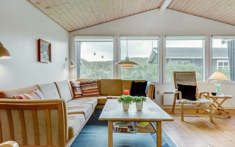 Galena - 100M from the Sea: Mueble, Diseño De Interiores, Madera, Sofá, Piso, Techo, Suelo, Casa, Sala, Habitación