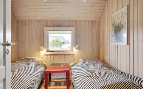 Annli - 1.5Km from the Sea: Pared, Habitación, Madera, Cama, Suelo, Diseño De Interiores, Techo, Piso, Sábana, Lecho