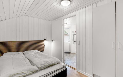 Sylvi - 1.7Km from the Sea: Madera, Techo, Diseño De Interiores, Piso, Suelo, Habitación, Cama, Habitación, Departamento, Suelos De Madera