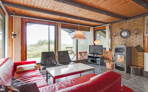 Maini - 600M from the Sea: Madera, Mueble, Techo, Diseño De Interiores, Silla, Sala, Madera Dura, Manchas De Madera, Sofá