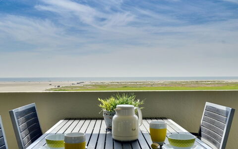 Rieterik - 50M from the Sea: Mueble, Mesa, Silla, Mar, Cocina Y Comedor Mesa, Oceano, Mesa De Café, Mueble Para Exteriores, Sombra, Mesa Al Aire Libre