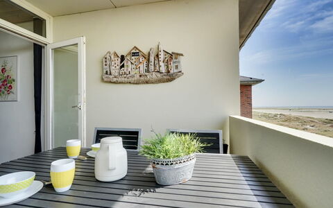 Rieterik - 50M from the Sea: Mueble, Diseño De Interiores, Suelo, Silla, Mueble Para Exteriores, Madera Dura, Manchas De Madera, Planta De Casa, Maceta, Balcón