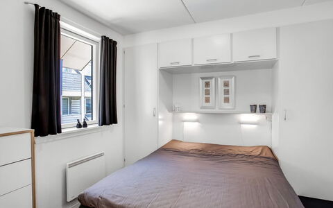 Jano - 100M from the Sea: Mueble, Diseño De Interiores, Habitación, Cama, Sábana, Habitación, Lecho, Suelo, Piso, Techo