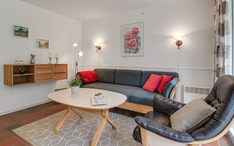 Halina - 100M from the Sea: Mueble, Diseño De Interiores, Piso, Pared, Suelo, Sofá, Madera, Sala, Mesa, Habitación