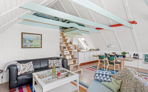 Piotr - 800M from the Sea: Arquitectura, Techo, Casa, Material Compuesto, La Luz Del Día, Vía Muerta, Entrada De Coches