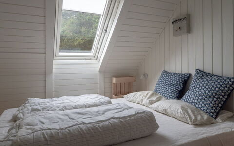 Piotr - 800M from the Sea: Habitación, Madera, Sábana, Cama, Lecho, Linos, Suelo, Marco De La Cama, Almohada, Techo