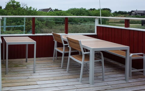Piotr - 800M from the Sea: Mueble, Madera, Mueble Para Exteriores, Piso, Suelo, Mesa, Silla, Mesa Al Aire Libre, Madera Dura, Manchas De Madera