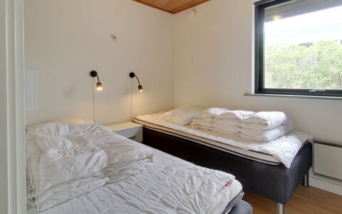 Sophine - 50M from the Sea: Cama, Habitación, Pared, Diseño De Interiores, Madera, Suelo, Piso, Techo, Sábana, Lecho