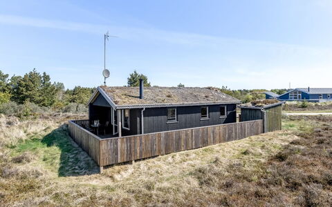 Sara - 2.5Km from the Sea: Hierba, Casa, Techo, Casa, Cabaña, Arbusto, El Terreno Del Lote, Área Rural, Casa De Campo, Cobertura Del Suelo