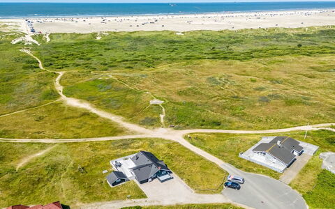 Betti - 300M from the Sea: Hierba, Casa, Techo, Casa, Cabaña, Arbusto, El Terreno Del Lote, Área Rural, Casa De Campo, Cobertura Del Suelo