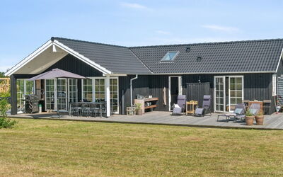 Annerose - 550M from the Sea