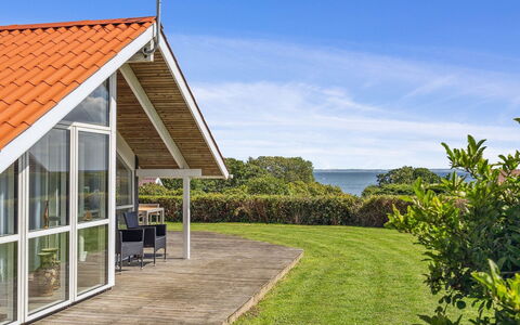 Aarne - 300M from the Sea: Cabaña, Casa, Casa, Techo, Porche, Inmuebles, Vía Muerta, Edificios Del Jardín, Casa De Campo, Yarda