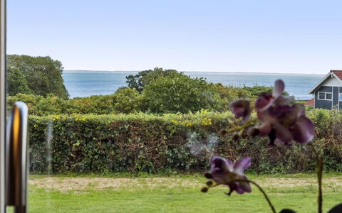 Aarne - 300M from the Sea: Cabaña, Casa, Casa, Techo, Porche, Inmuebles, Vía Muerta, Edificios Del Jardín, Casa De Campo, Yarda