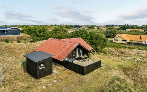 Delia - 300M from the Sea: Techo, Casa, Casa, Cabaña, Puerta, Vía Muerta, Cubierta, Porche, Tablón, Madera Dura