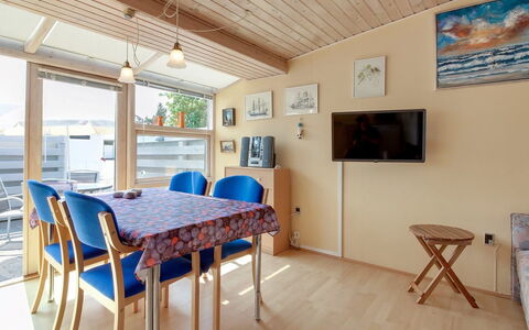 Genadij - 1Km from the Sea: Madera, Techo, Arquitectura, Casa, Casa, Cabaña, Vía Muerta, Madera Dura, Pendiente, Inmuebles