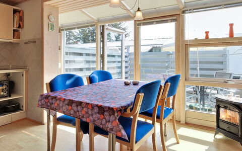 Genadij - 1Km from the Sea: Madera, Techo, Arquitectura, Casa, Casa, Cabaña, Vía Muerta, Madera Dura, Pendiente, Inmuebles
