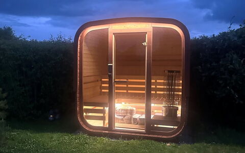 Stygge - 400M from the Sea: Arquitectura, Techo, Casa, Material Compuesto, La Luz Del Día, Vía Muerta, Entrada De Coches
