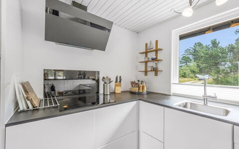 Barba - 2Km from the Sea: Cocina, Mostrador, Aparato De Cocina, Diseño De Interiores, Madera, Piso, Techo, Electrodoméstico, Electrodoméstico, Estufa De Cocina