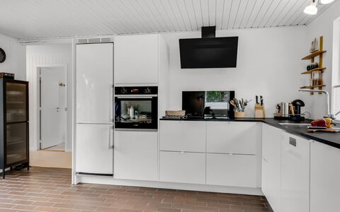 Barba - 2Km from the Sea: Aparato De Cocina, Cocina, Electrodoméstico, Piso, Mostrador, Gabinetes, Electrodoméstico, Diseño De Interiores, Estufa De Cocina, Suelo