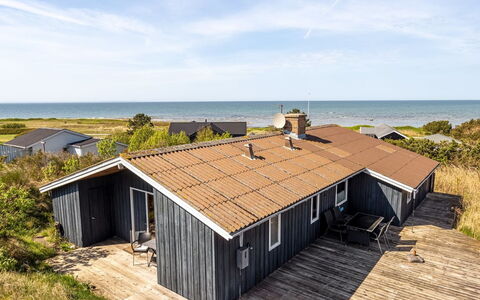 Frender - 150M from the Sea: Madera, Casa, Porche, Cubierta, Madera Dura, Techo, Manchas De Madera, Suelos De Madera, Eco Hotel