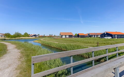 Zişan - 1.1Km from the Sea: Casa, Casa, Techo, Cabaña, Arbusto, Vía Muerta, Puerta, Jardín, Casa De Campo