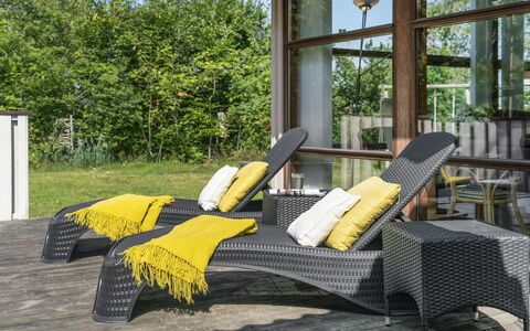 Leevi - 150M from the Sea: Mueble Para Exteriores, Mueble, Silla, Mimbre, Sunlounger, Sombra, Jardín, Patio, Sillón, Brazo