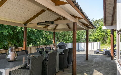Leevi - 150M from the Sea: Piscina, Mueble Para Exteriores, Mueble, Recurso, Losa, Eco Hotel, Sombra, Silla, Ocio, Inmuebles