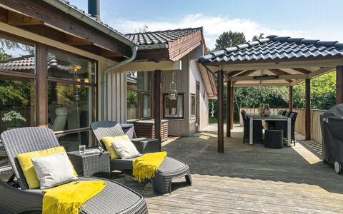 Leevi - 150M from the Sea: Piscina, Mueble Para Exteriores, Mueble, Recurso, Losa, Eco Hotel, Sombra, Silla, Ocio, Inmuebles