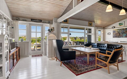 Katri - 500M from the Sea: Diseño De Interiores, Piso, Madera, Mueble, Suelo, Techo, Suelos De Madera, Casa, Puerta, Sala