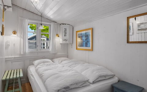 Katri - 500M from the Sea: Madera, Casa, Puerta, Habitación, Diseño, Pintar, Madera Dura, Cama, Tablón, Lecho
