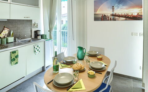 Apartment Serena - Levanto: Propiedad, Gabinetes, Vajilla, Mostrador, Comida, Vajilla, Diseño De Interiores, Aparato De Cocina, Taza, Mesa