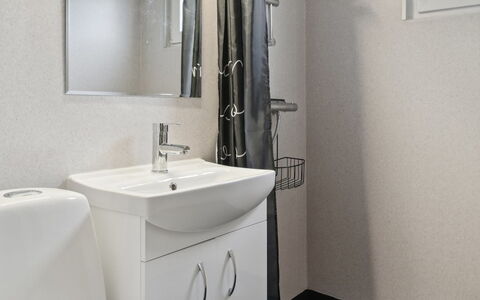 Silvana - 750M from the Sea: Lavabo Del Baño, Arreglo De Tubería, Baño, Lavabo, Diseño De Interiores, Piso, Grifo, Suelo, Plomería, Habitación