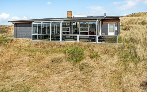 Emelin - 475M from the Sea: Techo, Casa, Casa, Cabaña, Puerta, Vía Muerta, Cubierta, Porche, Tablón, Madera Dura