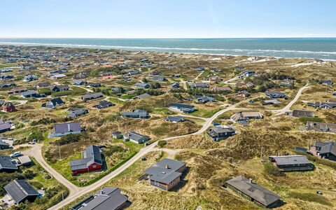 Emelin - 475M from the Sea: Techo, Casa, Casa, Cabaña, Puerta, Vía Muerta, Cubierta, Porche, Tablón, Madera Dura